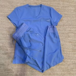 Jaanuu Scrub Set